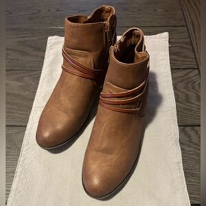 EUC Madden Girl booties size 8.5